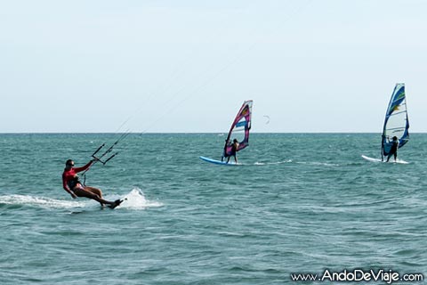 Windsurfing y kitesurfing en playa El yaque, Margarita